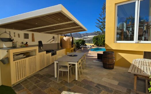 Chalet pareado con piscina privada en Montaña La Data