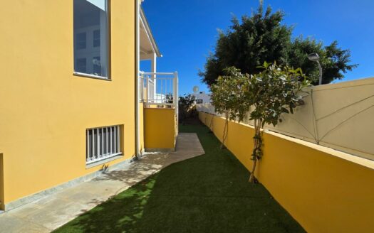 Chalet pareado con piscina privada en Montaña La Data