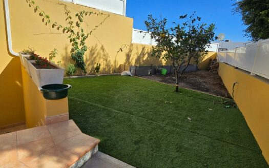 Chalet pareado con piscina privada en Montaña La Data