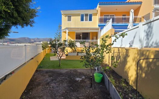 Chalet pareado con piscina privada en Montaña La Data