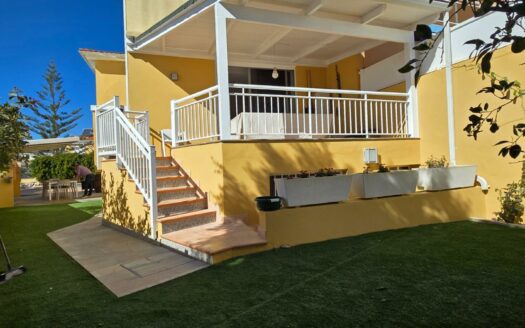 Chalet pareado con piscina privada en Montaña La Data