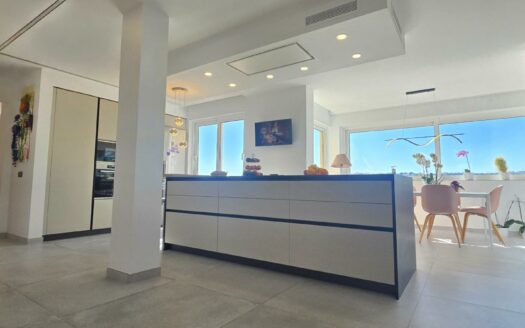 Chalet pareado con piscina privada en Montaña La Data