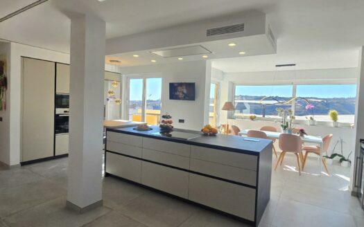 Chalet pareado con piscina privada en Montaña La Data