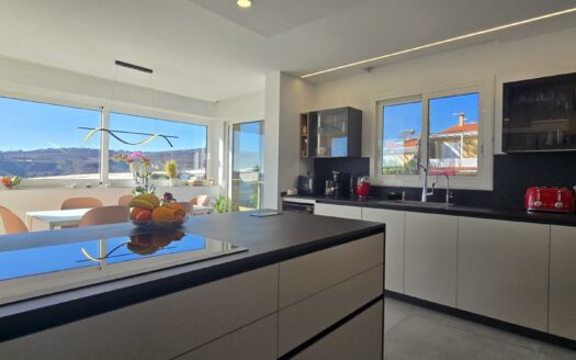 Chalet pareado con piscina privada en Montaña La Data