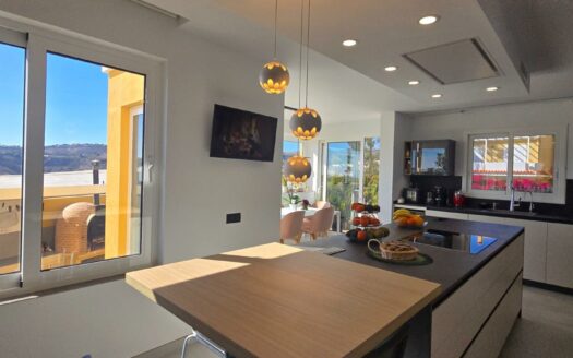 Chalet pareado con piscina privada en Montaña La Data