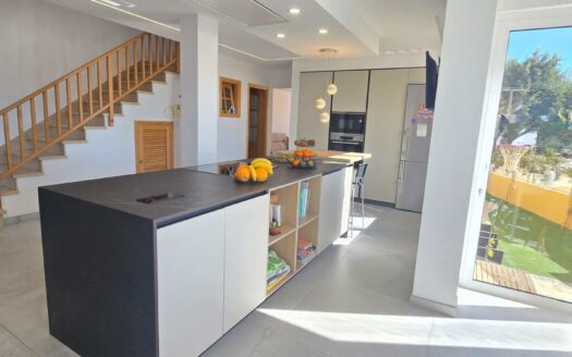 Chalet pareado con piscina privada en Montaña La Data