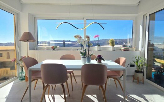 Chalet pareado con piscina privada en Montaña La Data