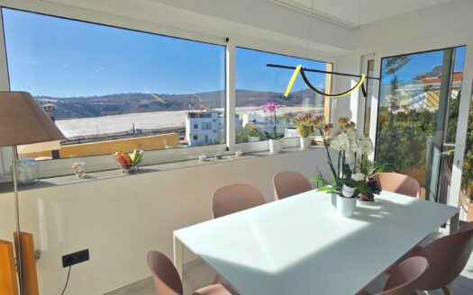 Chalet pareado con piscina privada en Montaña La Data