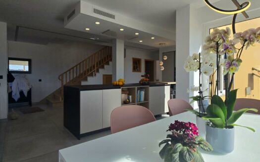 Chalet pareado con piscina privada en Montaña La Data