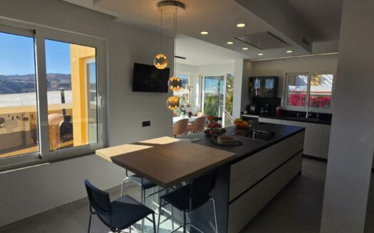 Chalet pareado con piscina privada en Montaña La Data