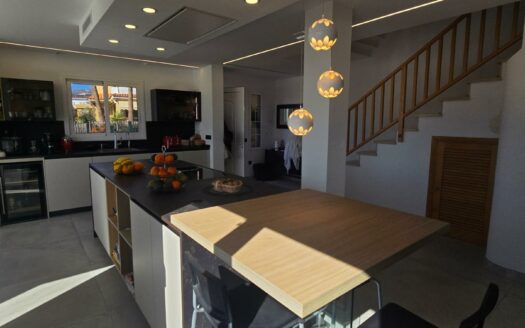 Chalet pareado con piscina privada en Montaña La Data