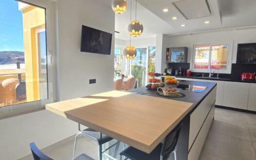 Chalet pareado con piscina privada en Montaña La Data