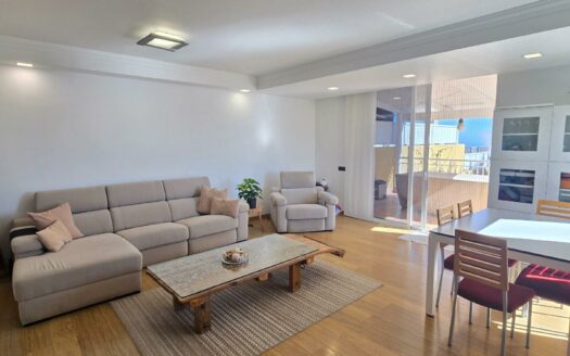 Chalet pareado con piscina privada en Montaña La Data