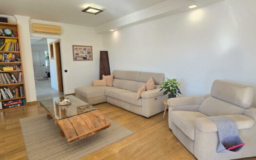 Chalet pareado con piscina privada en Montaña La Data