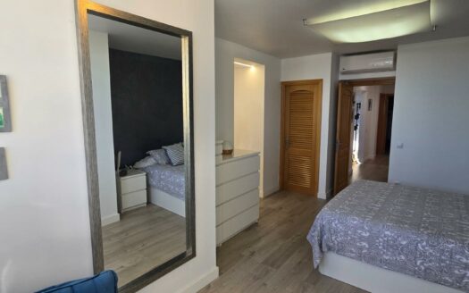 Chalet pareado con piscina privada en Montaña La Data