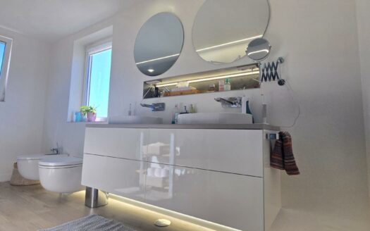 Chalet pareado con piscina privada en Montaña La Data