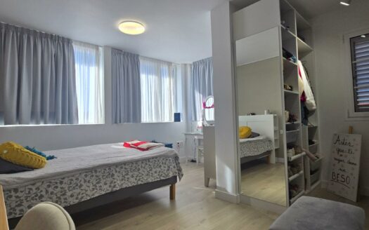 Chalet pareado con piscina privada en Montaña La Data