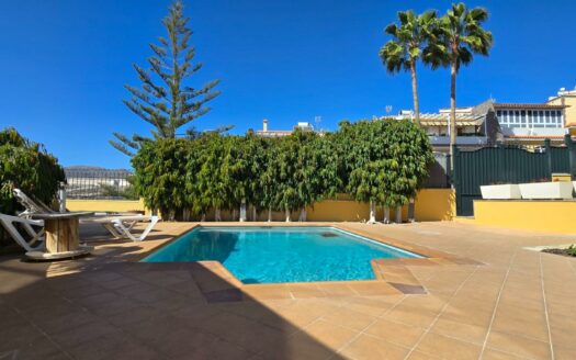 Chalet pareado con piscina privada en Montaña La Data