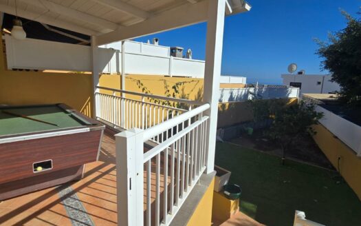 Chalet pareado con piscina privada en Montaña La Data