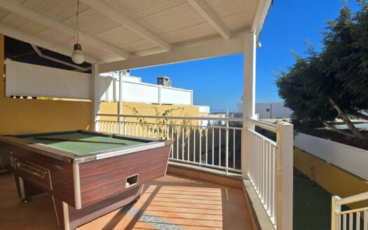 Chalet pareado con piscina privada en Montaña La Data