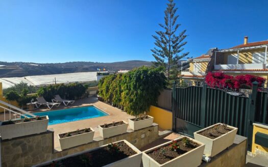 Chalet pareado con piscina privada en Montaña La Data