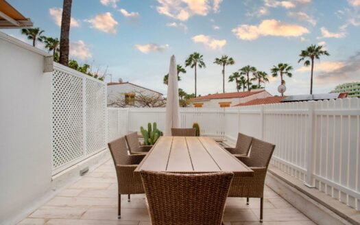 Bungalow Dúplex Reformado en Venta en Playa del Inglés – ¡Un Sueño Hecho Realidad!