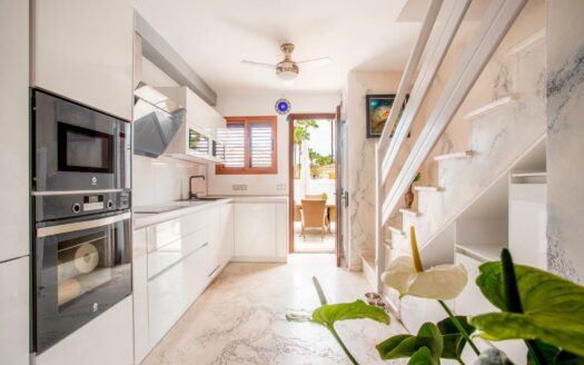 Bungalow Dúplex Reformado en Venta en Playa del Inglés – ¡Un Sueño Hecho Realidad!