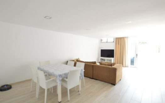 Apartamento renovado a 3 minutos de la playa