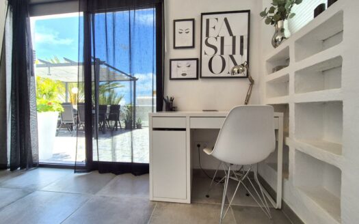 MODERNO DÚPLEX RECIÉN REFORMADO DE 4 HABITACIONES, ZONA EXTERIOR GRANDE Y VISTAS AL MAR EN AMADORES