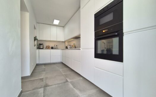 MODERNO DÚPLEX RECIÉN REFORMADO DE 4 HABITACIONES, ZONA EXTERIOR GRANDE Y VISTAS AL MAR EN AMADORES