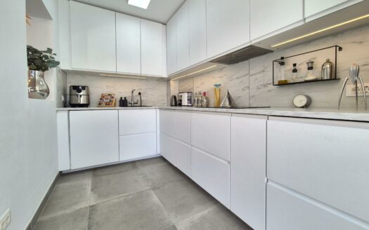 MODERNO DÚPLEX RECIÉN REFORMADO DE 4 HABITACIONES, ZONA EXTERIOR GRANDE Y VISTAS AL MAR EN AMADORES