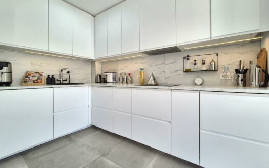 MODERNO DÚPLEX RECIÉN REFORMADO DE 4 HABITACIONES, ZONA EXTERIOR GRANDE Y VISTAS AL MAR EN AMADORES