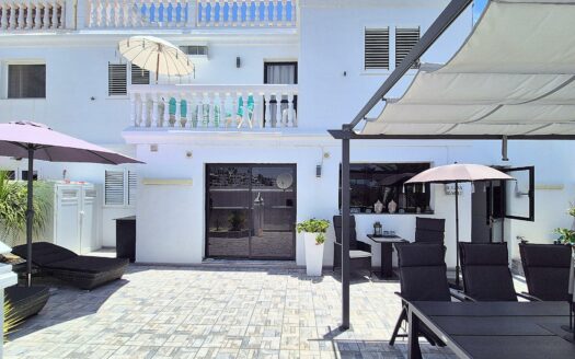 MODERNO DÚPLEX RECIÉN REFORMADO DE 4 HABITACIONES, ZONA EXTERIOR GRANDE Y VISTAS AL MAR EN AMADORES