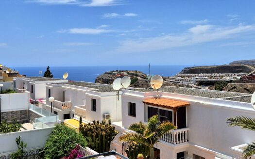 MODERNO DÚPLEX RECIÉN REFORMADO DE 4 HABITACIONES, ZONA EXTERIOR GRANDE Y VISTAS AL MAR EN AMADORES