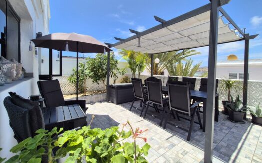 MODERNO DÚPLEX RECIÉN REFORMADO DE 4 HABITACIONES, ZONA EXTERIOR GRANDE Y VISTAS AL MAR EN AMADORES