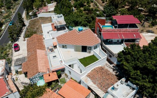 Vivienda reformada con parcela rústica de 729 metros