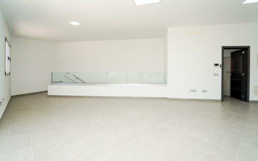 Vivienda reformada con parcela rústica de 729 metros