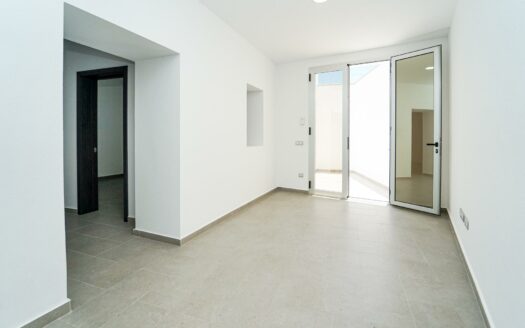 Vivienda reformada con parcela rústica de 729 metros