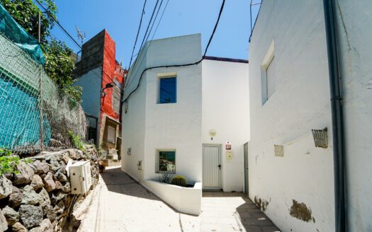 Vivienda reformada con parcela rústica de 729 metros