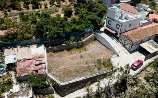 Vivienda reformada con parcela rústica de 729 metros