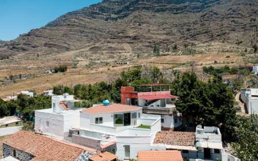 Vivienda reformada con parcela rústica de 729 metros