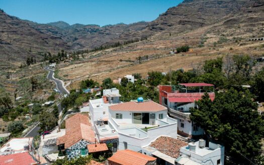 Vivienda reformada con parcela rústica de 729 metros