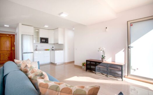 APARTAMENTO REFORMADO EN ESQUINA. 2 DORMITORIOS. AMPLIA TERRAZA. VISTAS AL MAR. ARGUINEGUÍN