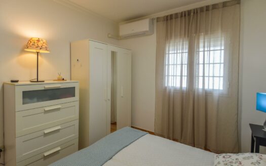 Wunderschöne Doppelhaushälfte mit privatem Pool, Garage und Meerblick