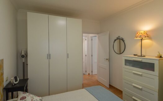 Wunderschöne Doppelhaushälfte mit privatem Pool, Garage und Meerblick