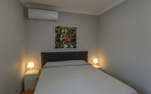 Wunderschöne Doppelhaushälfte mit privatem Pool, Garage und Meerblick