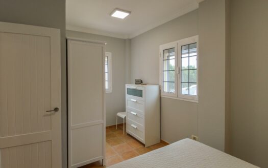 Wunderschöne Doppelhaushälfte mit privatem Pool, Garage und Meerblick