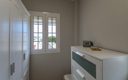 Wunderschöne Doppelhaushälfte mit privatem Pool, Garage und Meerblick