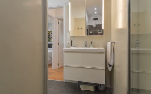 Wunderschöne Doppelhaushälfte mit privatem Pool, Garage und Meerblick