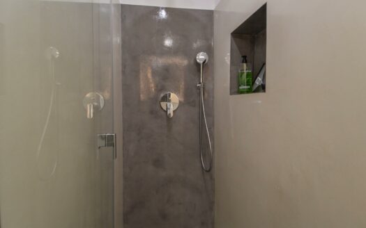 Wunderschöne Doppelhaushälfte mit privatem Pool, Garage und Meerblick